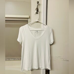 NWOT GAP Organically Grown Cotton 100% Cotton V-Neck T-Shirt